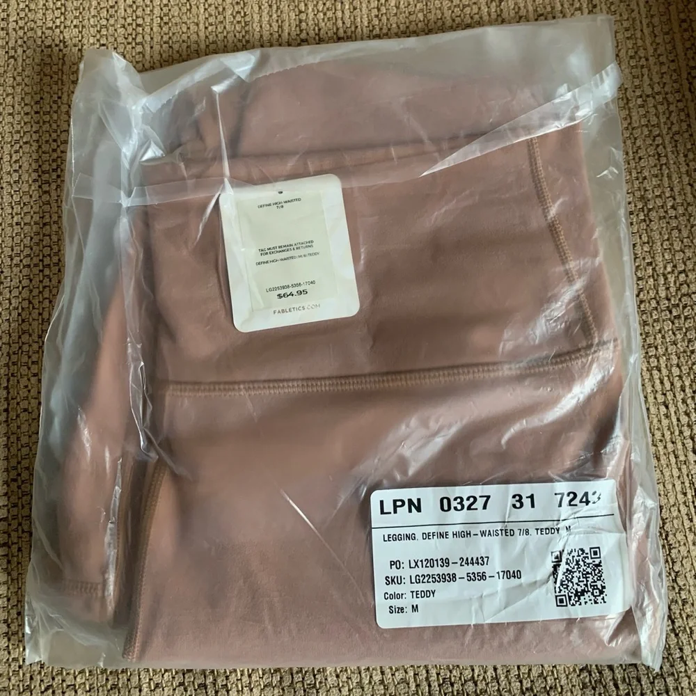 BNWT Fabletics Define PowerHold® High-Waisted 7/8 Legging - MEDIUM Pants - TEDDY - Picture 13 of 13